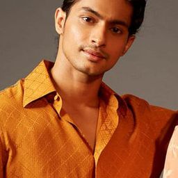 曼尼許·朝漢 飾演 Self