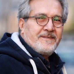 Shahrokh Foroutanian 飾演 