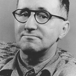 Bertolt Brecht 飾演 Himself (archive footage)
