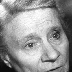 Odette Barencey 飾演 