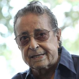 Miguel Ángel Álvarez 飾演 Tony Winter