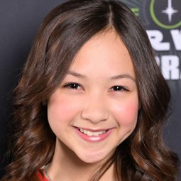 Kyriana Kratter 飾演 KB