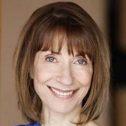 瑪莉亞·瑞可莎 飾演 Helen