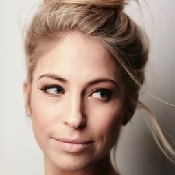 莎拉·克羅尼斯 飾演 Marleen