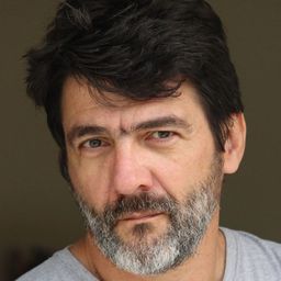 凱撒·創科索 飾演 Militar