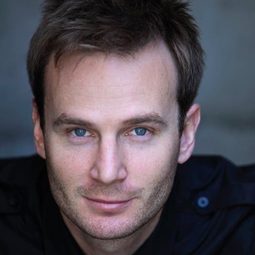 奧斯汀·歐布萊恩 飾演 Nick Zsigmond