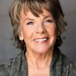 Kathi Leitner 飾演 Mrs. Mayerhofer