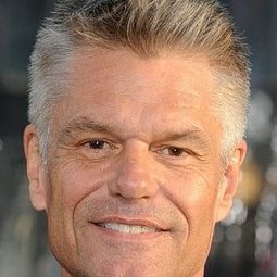 哈利·哈姆林 飾演 