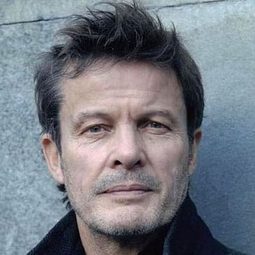 François Duval - Agathe Cléry演員 飾演Loïc Guinard
