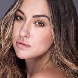 Tasya Teles 飾演 Kate Luck