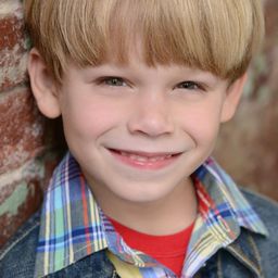 Hudson Meek 飾演 Chris Piper