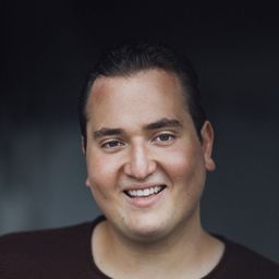 Rouven Israel 飾演 David