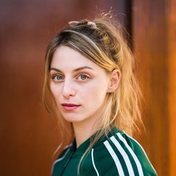 克萊兒·班德 飾演 