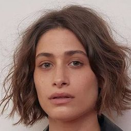 Luisa Arraes - 父親的椅子演員 飾演Liz