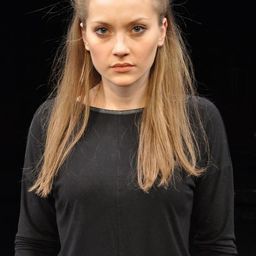 Anna Mrozowska 飾演 Producer