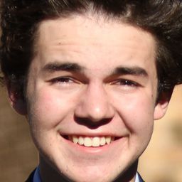 Austin Lux 飾演 Ronnie Nash