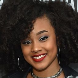 Katlyn Nichol - 流星射手演員 飾演Savannah Brinson