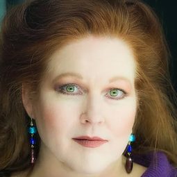 Kim Criswell 飾演 Mrs. Castellari