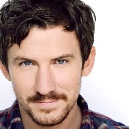 盧克·巴奈特 - 凶宅實錄演員 飾演Ronald J. Defeo Jr. / The Ghost (uncredited)