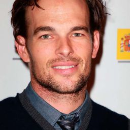 Joel West - The Smokers演員 飾演Christopher