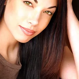 Jordan Madley 飾演 Mara