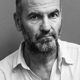 Akilas Karazisis 飾演 Stefanos