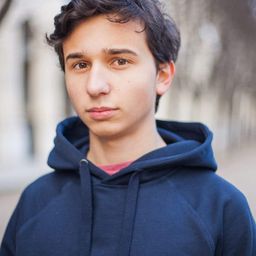 Thomas Guy 飾演 Tom