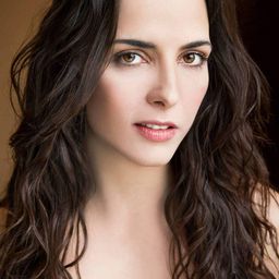 Marisa Román 飾演 Cristina Masa