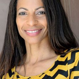 Gayla Johnson 飾演 Alice