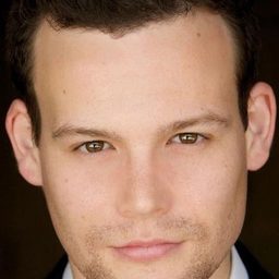 Jamie Croft 飾演 (Young) Fred Cooper