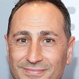 薩維裏奧·格拉 飾演 Benny