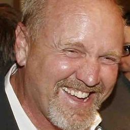 J. Michael Riva 飾演 Self