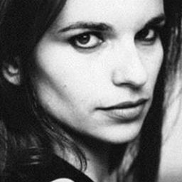 Francesca Prandi 飾演 Katia