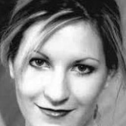 Joanne Leach 飾演 Self