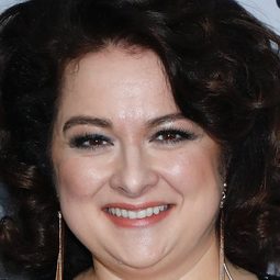 Dierdre Friel 飾演 Big Ant