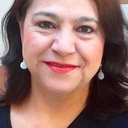 艾莉西亞·山多瓦 飾演 Dolores