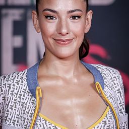 Candela González 飾演 Vio