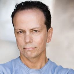 Joe Childs 飾演 The Huldre