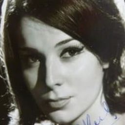 Léna Skerla 飾演 Lydia