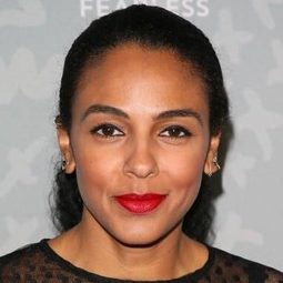 Marsha Thomason 飾演 Victoria la camarera / Nicole