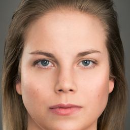 Sara Sulander 飾演 Niina