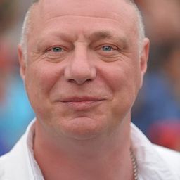 Ian Mercer 飾演 Probation Officer