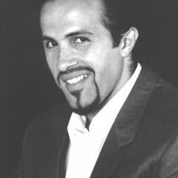 Amar Attia 飾演 Le CRS