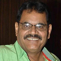 穆斯塔克·汗 - English Babu Desi Mem演員 飾演Hitman