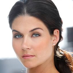 Stephanie Beran - P-51飛龍戰機演員 飾演Rachel McKee