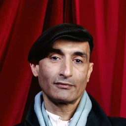 Farid Chopel 飾演 Agathon