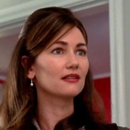 Kelly Miracco 飾演 Liz Corey