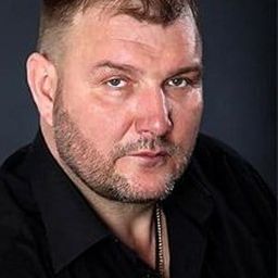 Dmitri Bykovsky 飾演 