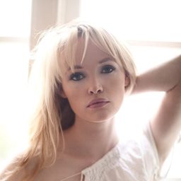 Slaine Kelly 飾演 Nurse Sally Mitchell