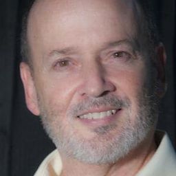 Michael J. Morris 飾演 Businessman